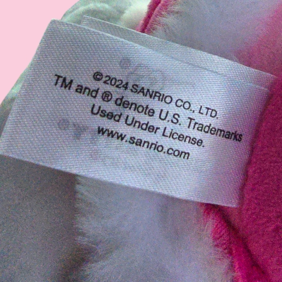 Hello Kitty Christmas Plushie - Picture 4 of 4